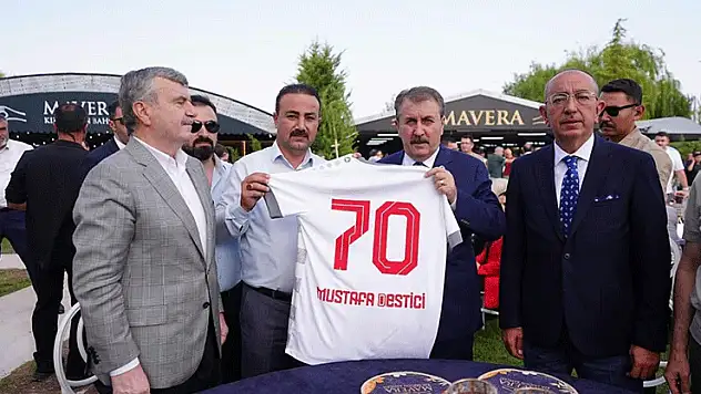 BBP Genel Başkanı Destici'ye Karamanspor forması
