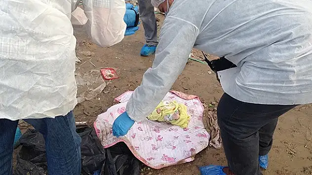 Bebeğini çöpe bırakan anneye gözaltı!