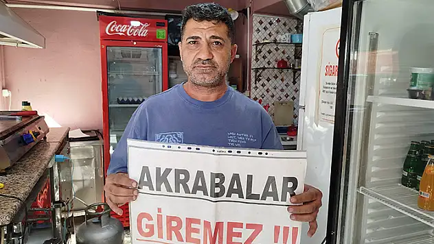 Bedavacı akrabalara isyan etti, dükkanına 'Akrabalar giremez' pankartı astı
