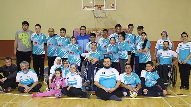 Bedensel engelli sporcular dostluk maçında biraraya geldi