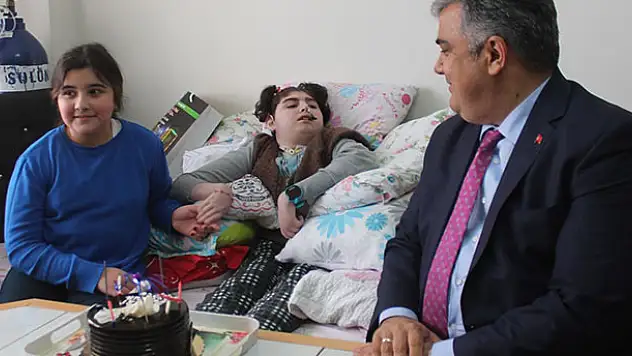 Bedensel ve zihinsel engelli Gülce'ye doğum günü sürprizi
