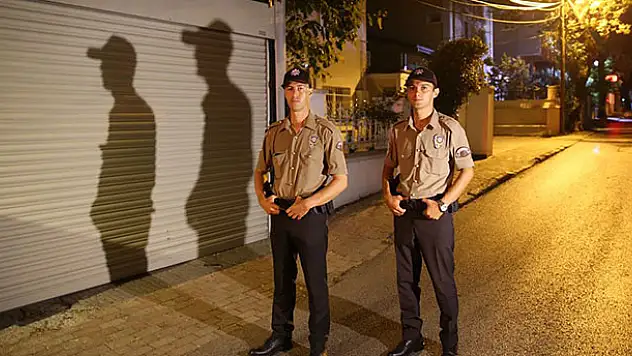 Bekçiler sokağa indi hırsızlık azaldı