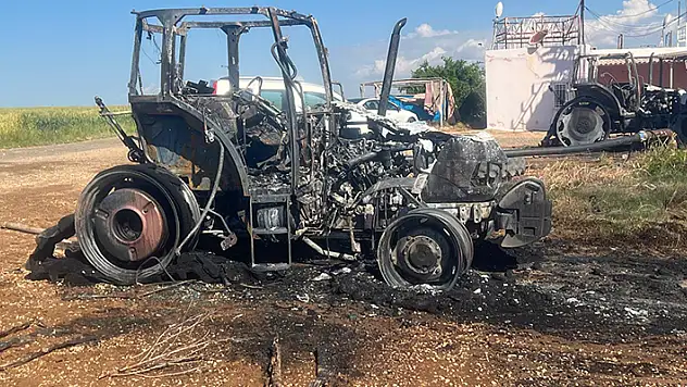 Bekçiyi dövüp tarladaki traktör ve trafoları ateşe verdiler geçen yıl da yakılmıştı
