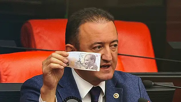 Bektaş: Eskiden 5 TL'ye 8 ekmek alınıyordu