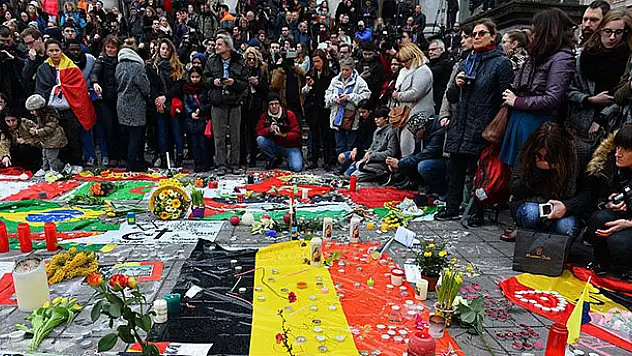 Belçika terör saldırılarında ölenlerin yasını tutuyor