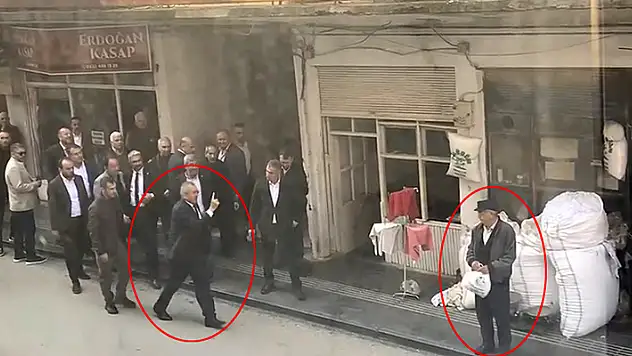 Belediye başkanı, kendisine oy vermeyeceğini söyleyen kişiyi yumrukladı
