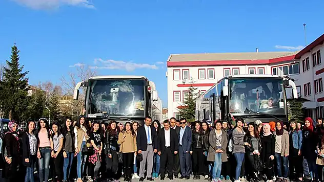 Belediye, öğrencileri Çanakkale'ye gönderdi