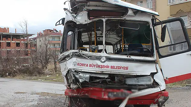 Belediye otobüsü ile kamyon çarpıştı: 1 yaralı