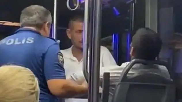 Belediye otobüsünde ilginç anlar: Ne yaptılarsa bir türlü uyanmadı, devreye polis girdi

