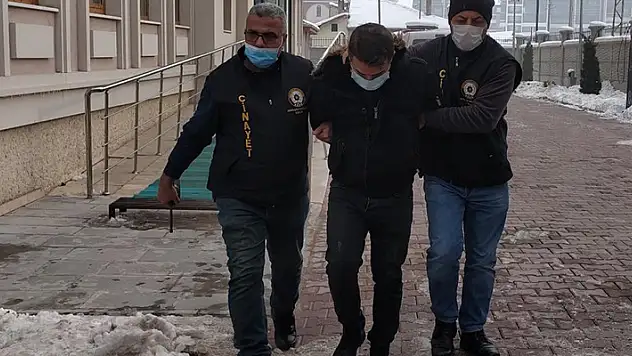 Belediye otobüsüyle hastaneye taşınmıştı! Konya'da sabah saatlerinde yayaya çarpıp kaçan kaçan aracın sürücüsü yakalandı
