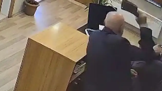 Belediye personeline satırla saldırı anı anbean kameralarda