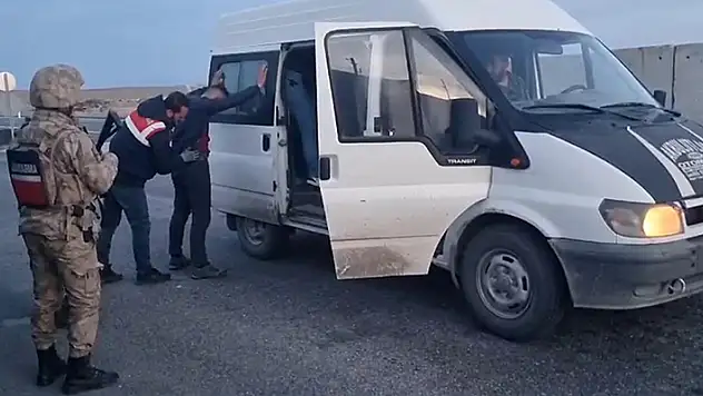 Beline bağladığı 5 milyon liralık kaçak külçe altınla yakalandı
