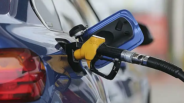 Benzin motorin ve LPG'ye büyük zam! Benzine 69, LPG'ye 70 kuruş, motorine 1 lira 14 kuruş zam geliyor
