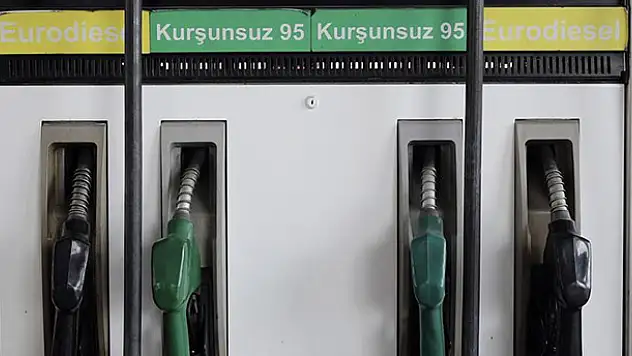 Benzin ve motorin fiyatlarına yeni indirim!