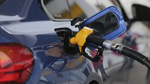 Benzin ve motorinde 61 kuruş indirim bekleniyor