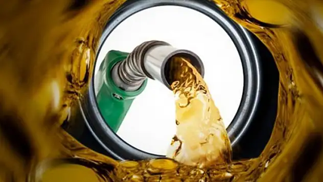 Benzin ve motorine 12 Nisan Salı gününden geçerli 1.5 lira indirim yapılacak
