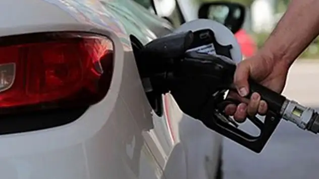 Benzin ve motorine beklenen zam geldi