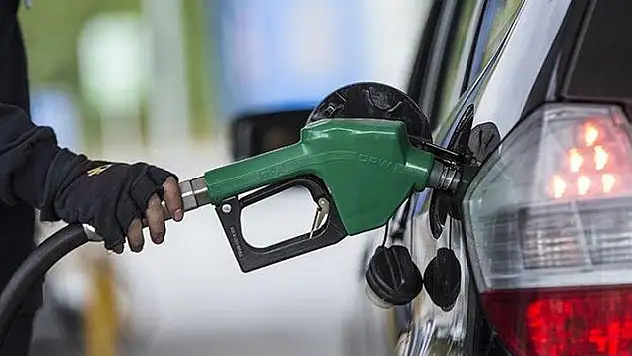Benzin ve motorine bir  zam daha geliyor
