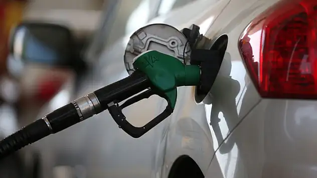 Benzin ve motorine gelen zamlar iptal edildi! 
