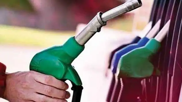 Benzin ve motorine indirim geliyor: Bu gece yarısı pompaya yansıyacak 