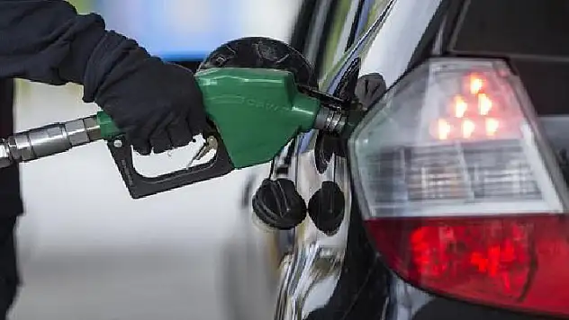 Benzin ve motorine yeni zam geliyor! Benzine 53 kuruş, motorine 1,33 TL daha zam
