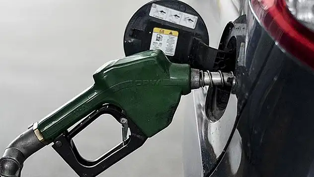 Benzin ve motorine zam geldi
