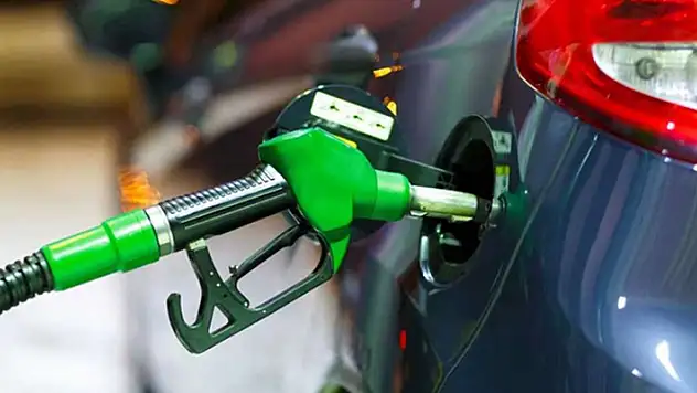 Benzin ve motorine zam, otogaza indirim
