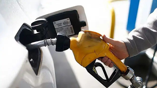 Benzine 1 lira 7 kuruş zam geliyor