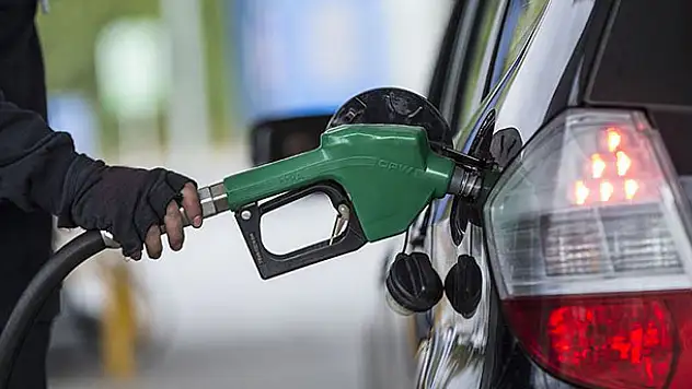 Benzine 15 kuruş zam
