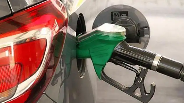 Benzine 17, motorine 27 kuruş zam yapıldı