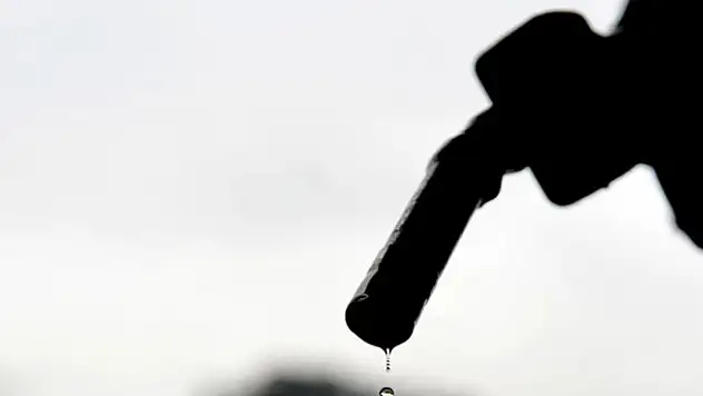 Benzine 6 kuruş zam yapıldı