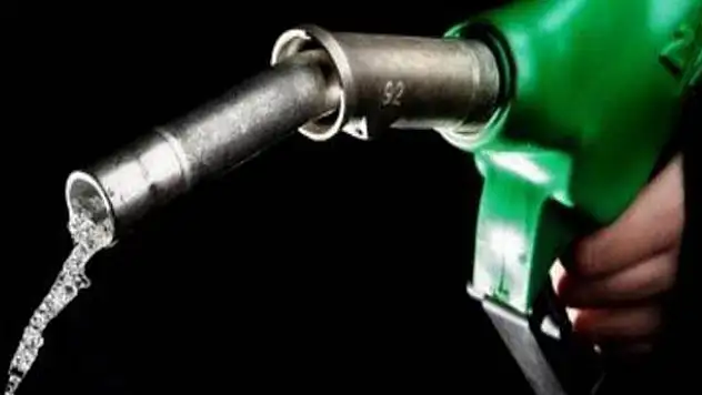 Benzine 8 kuruş zam yapıldı