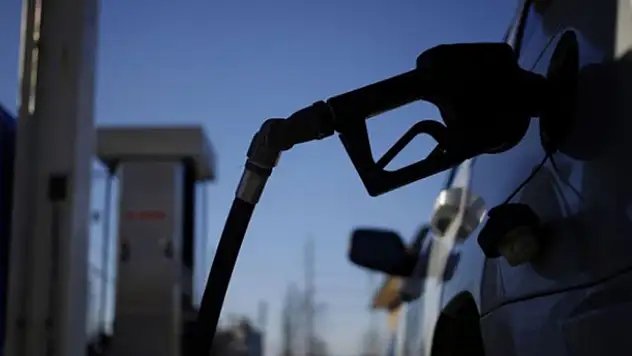 Benzine 8 kuruşluk zam iptal edildi