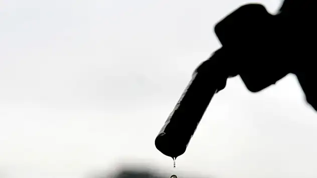 Benzine dün 8, bugün 6 kuruş zam!