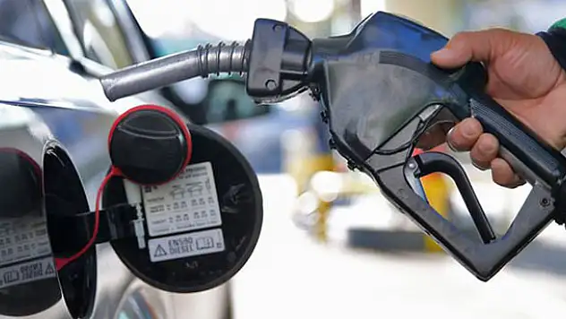 Benzine hafta başında spekülasyon zammı geliyor