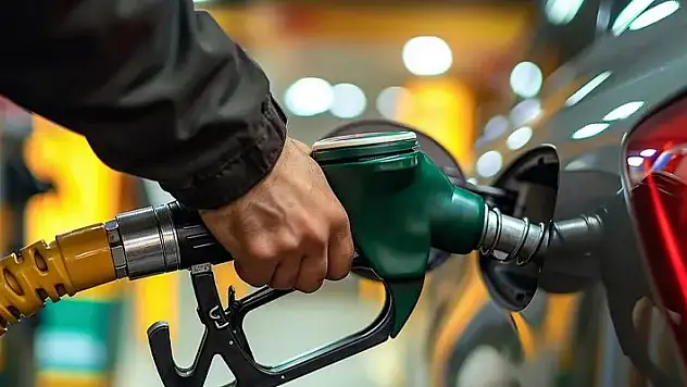 Benzine indirim geldi, motorine de bekleniyor! 