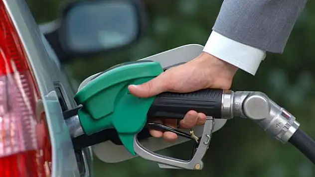 Benzine indirim gelecek mi?