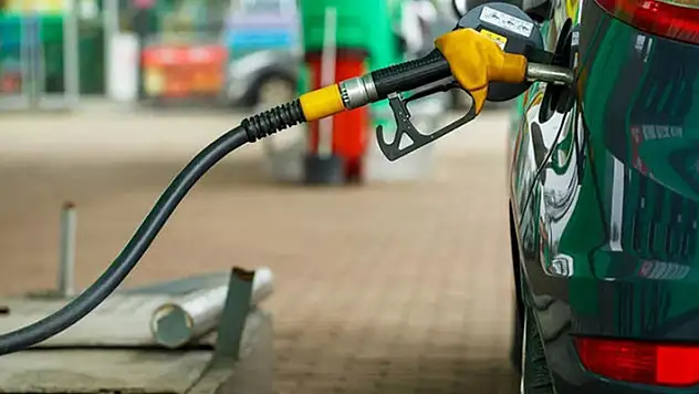 Benzine indirim yolda! 81 kuruş ucuzlayacak
