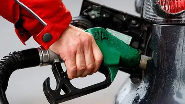 Benzine ve motorine zam geldi, pompaya yansımadı
