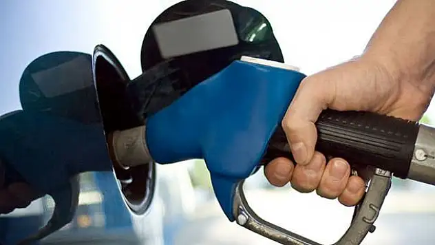 Benzine zam geldi