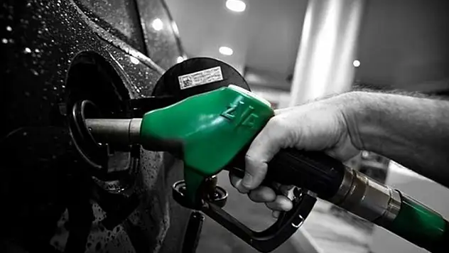 Benzine zam geliyor! Bu geceden itibaren...
