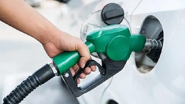 Benzine zam geliyor! Gece yarısından önce depoları doldurun
