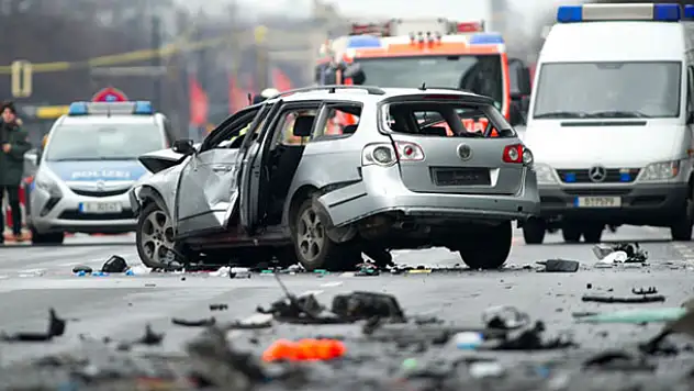 Berlin'de bomba yüklü araç patladı