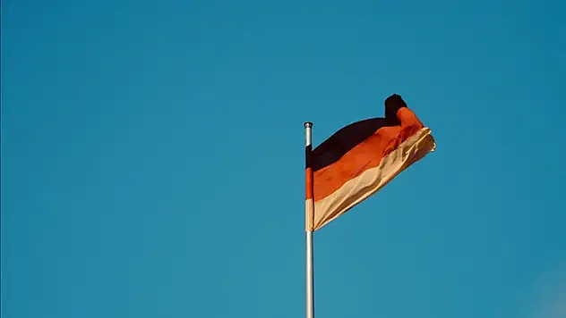 Berlin'de başörtülü kadına ırkçı saldırı