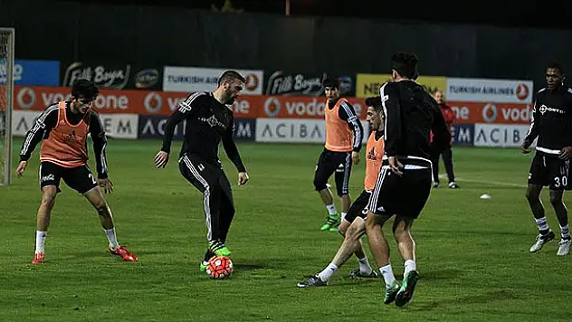Beşiktaş 10 futbolcuyla çalıştı