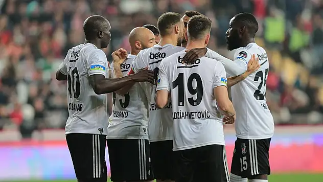 Beşiktaş deplasmanda 3 puanı 3 golle aldı