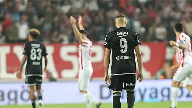 Beşiktaş deplasmanda Antalyaspor'a 3-2 yenildi
