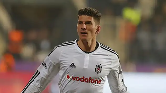 Beşiktaş'ın golcü oyuncusu Mario Gomez tarihe geçti!
