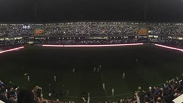 Beşiktaş-Konyaspor maçında elektrikler kesildi!