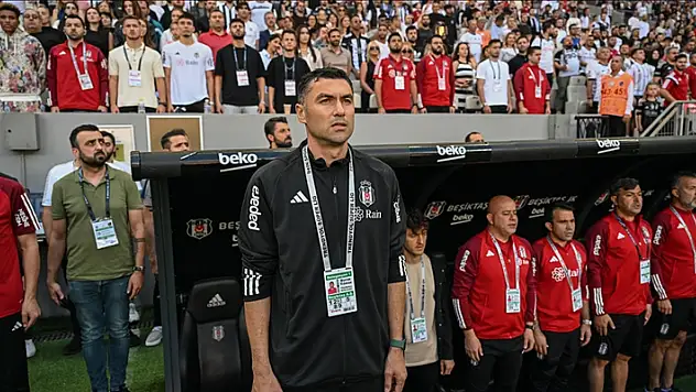 Beşiktaş, olağanüstü genel kurula kadar Burak Yılmaz'la devam edecek
